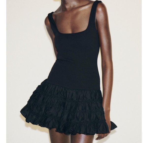 Zara Contrasting Voluminous Dress - Picture 1 of 1
